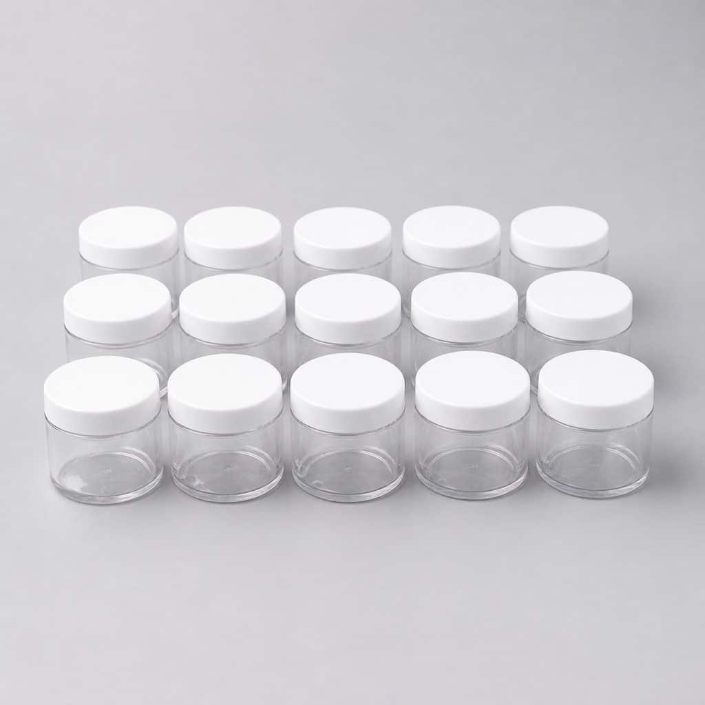 Lot de quinze petits pots cosmétiques vides à couvercle vissable