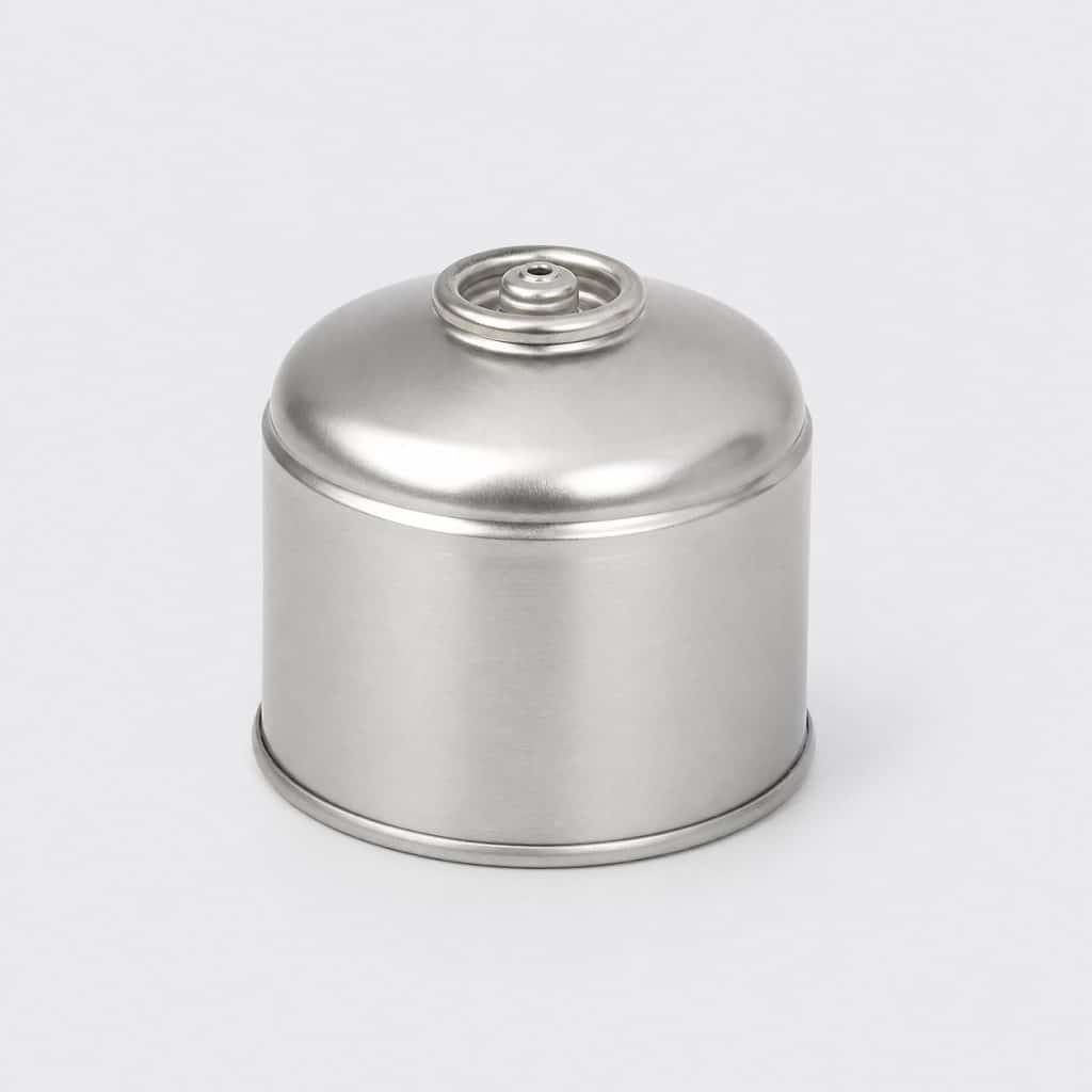 Petite cartouche de gaz à vis premium de 100 g sur fond clair