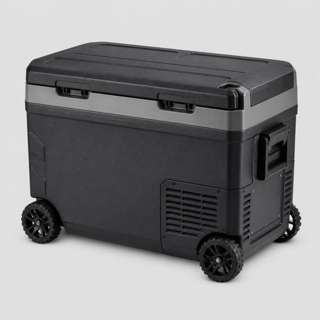 Grande glacière électrique à compresseur sur roues, fond clair