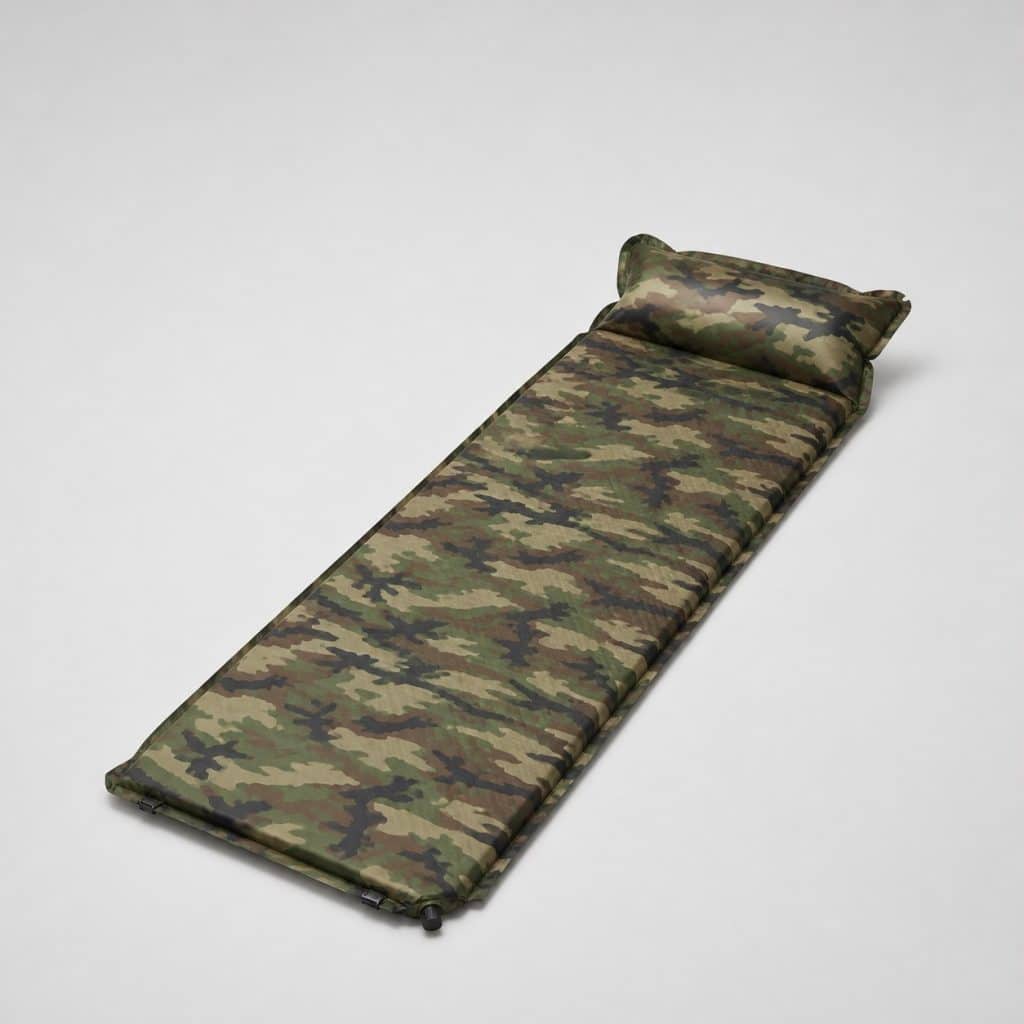 Matelas autogonflant de camping roulé, motif camouflage